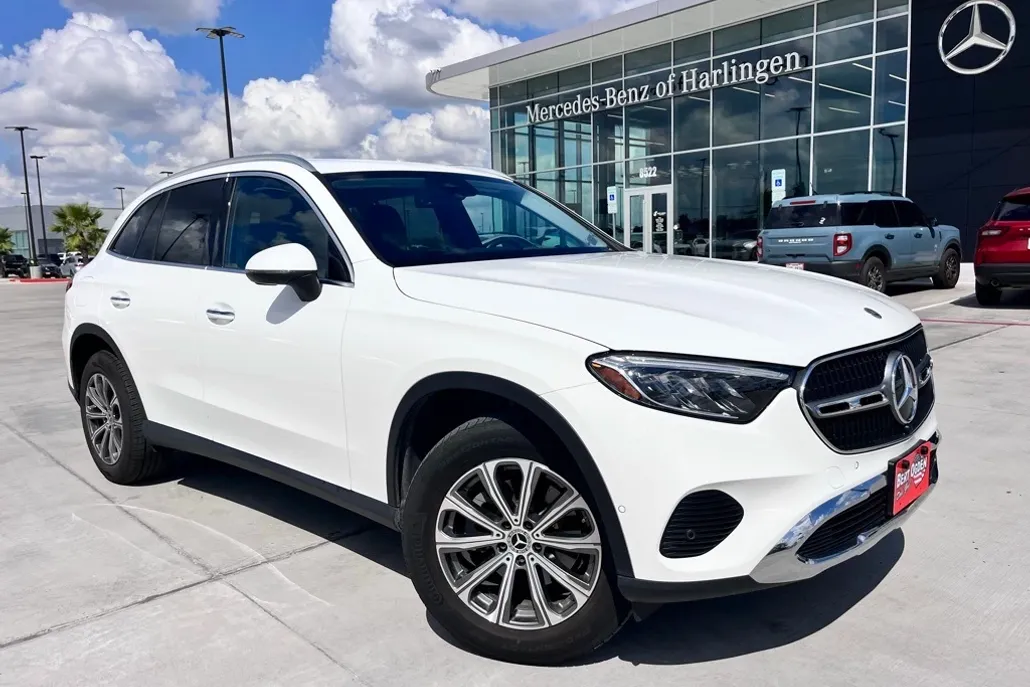 2024 Mercedes Benz GLC 300 photo 1