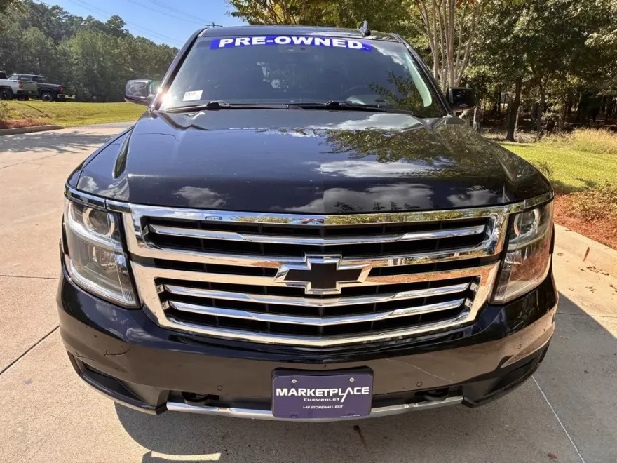 2019 Chevrolet Tahoe LT photo 1