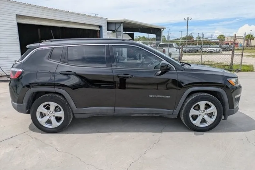 2019 Jeep Compass Latitude photo 1