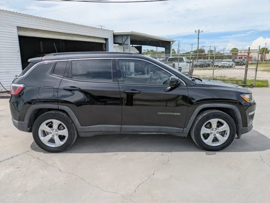 2019 Jeep Compass Latitude photo 1