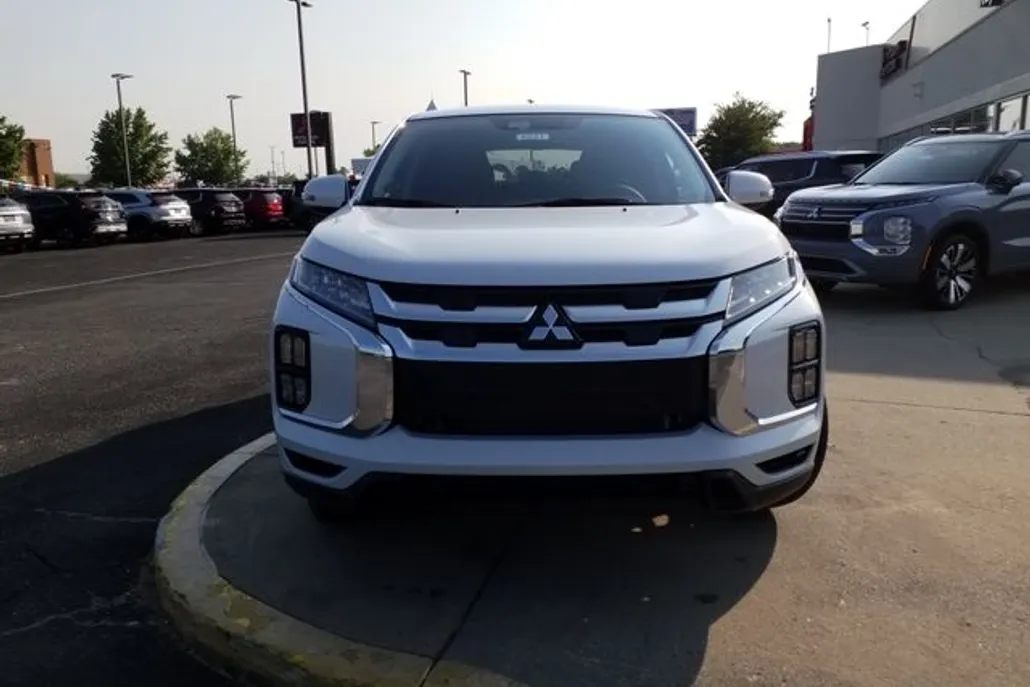2025 Mitsubishi Outlander Sport SE photo 1
