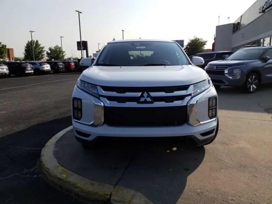 2025 Mitsubishi Outlander Sport SE photo 1