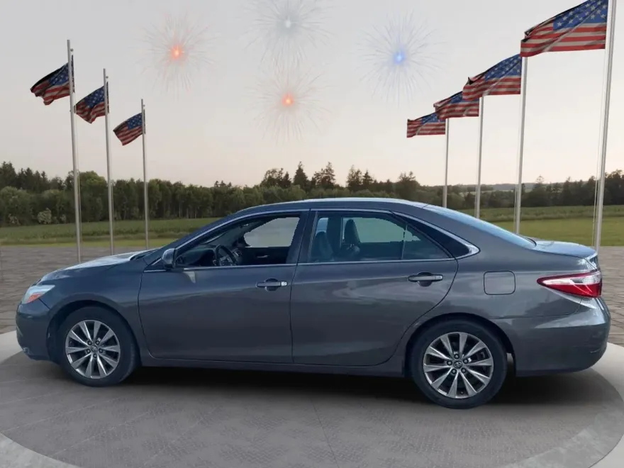 2017 Toyota Camry XSE photo 1