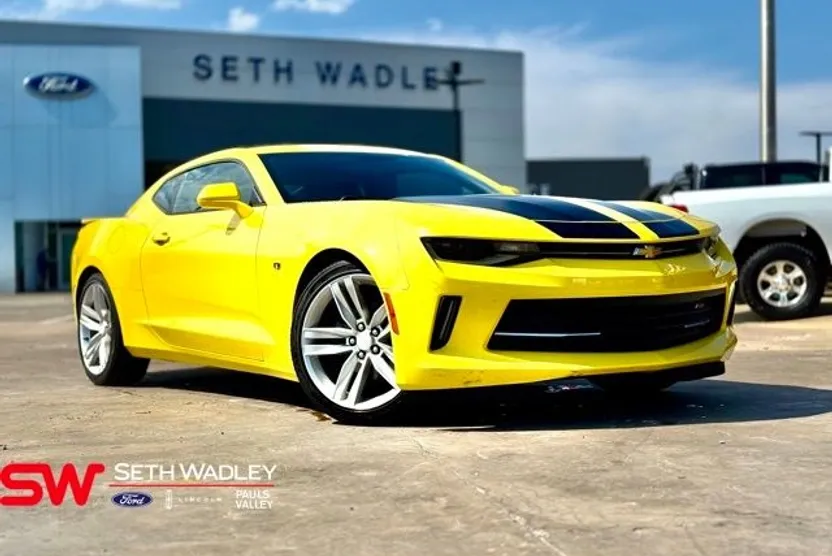 2017 Chevrolet Camaro 2LT RS photo 1