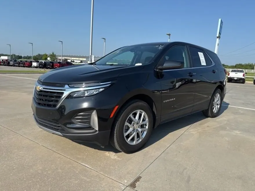 2023 Chevrolet Equinox LT photo 1