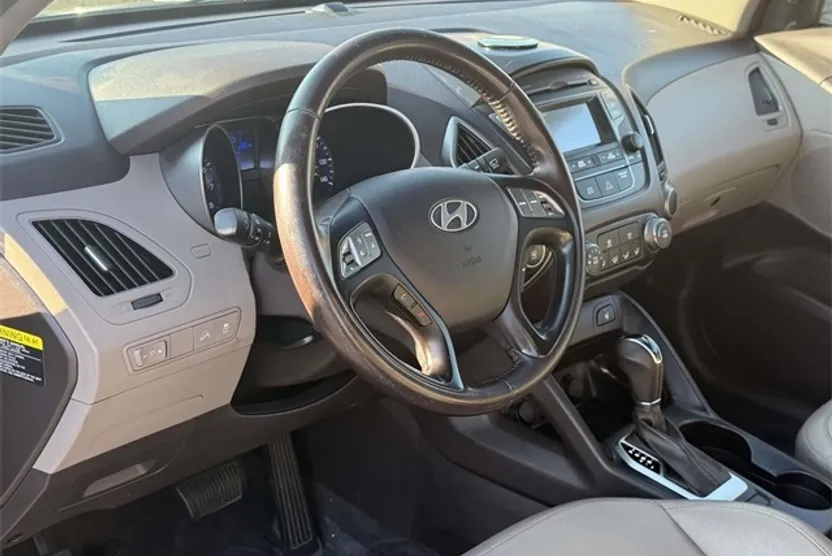 2015 Hyundai Tucson SE photo 1
