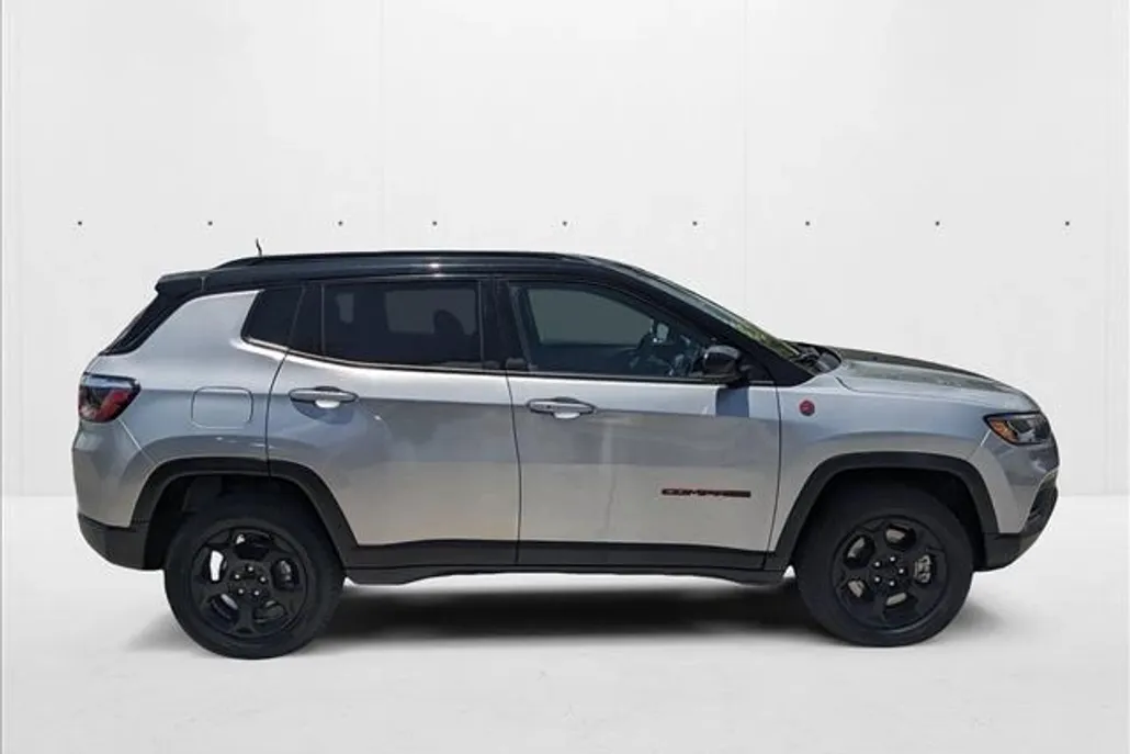 2023 Jeep Compass Trailhawk photo 1