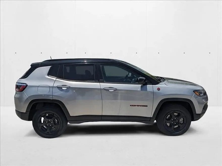 2023 Jeep Compass Trailhawk photo 1