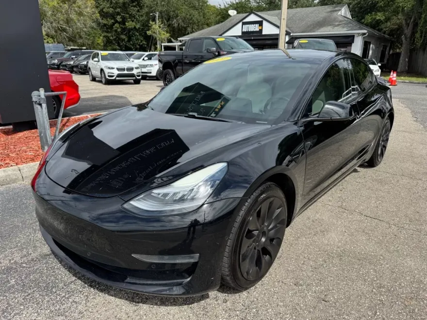 2020 Tesla Model 3 Standard Range Plus photo 1