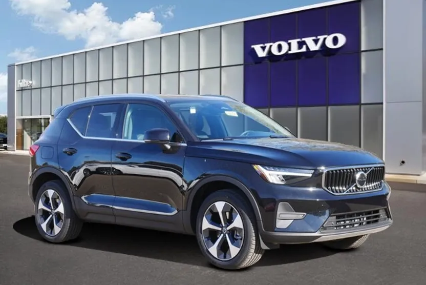 2025 Volvo XC40 Core photo 1
