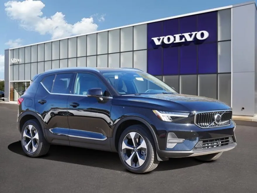 2025 Volvo XC40 Core photo 1
