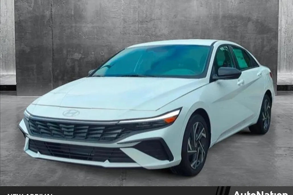 2025 Hyundai Elantra SEL Sport photo 1