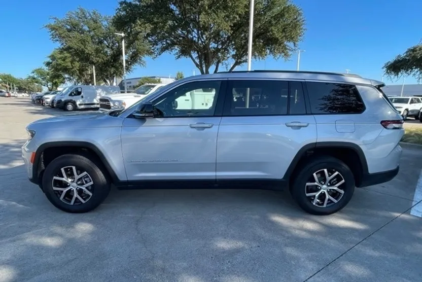 2024 Jeep Grand Cherokee Limited photo 1