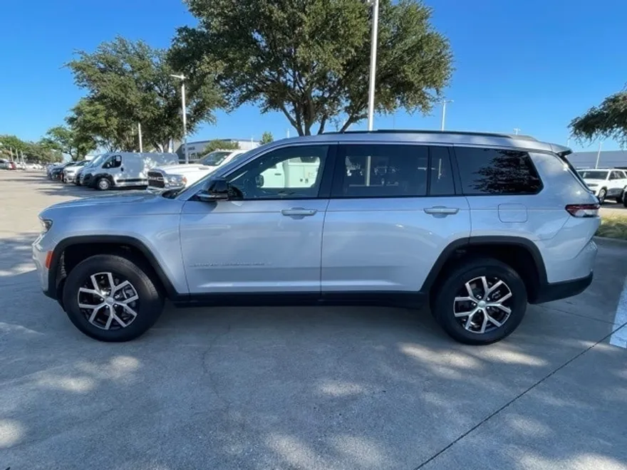 2024 Jeep Grand Cherokee Limited photo 1