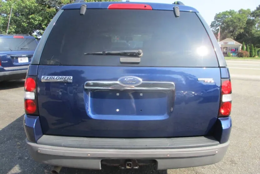 2006 Ford Explorer XLT photo 1