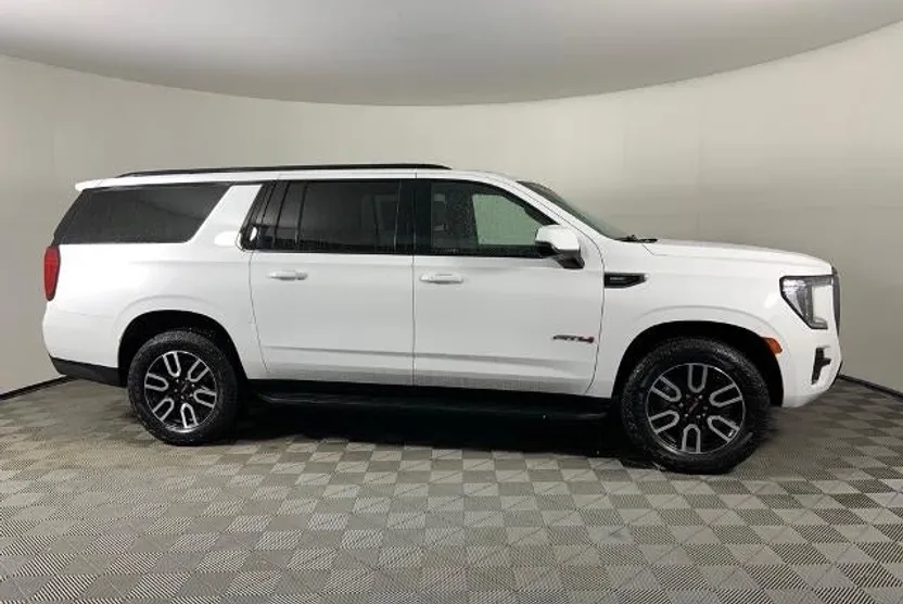 2021 Gmc Yukon XL AT4 photo 1