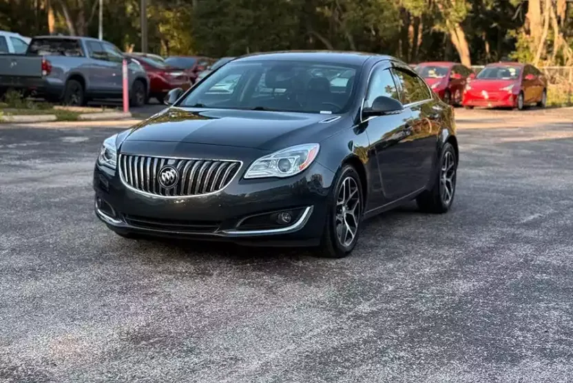 2016 Buick Regal Sport Touring photo 1