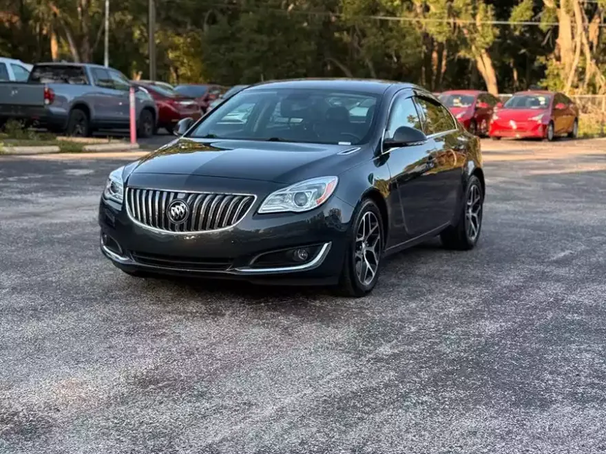 2016 Buick Regal Sport Touring photo 1
