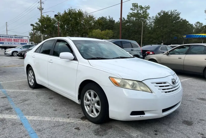 2008 Toyota Camry LE photo 1