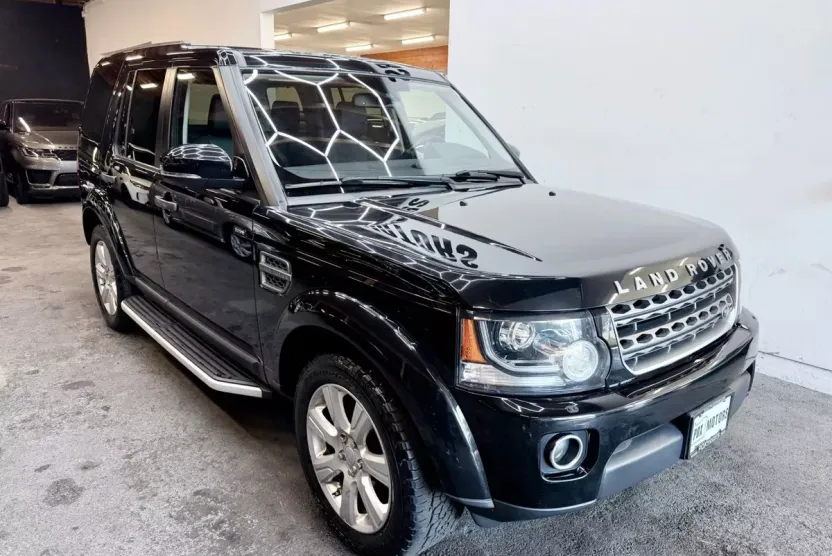 2015 Land Rover LR4 HSE photo 1