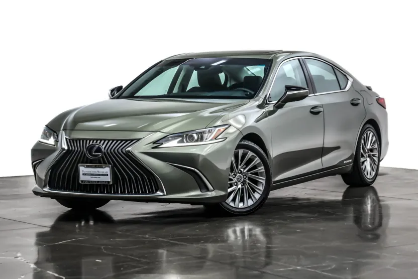 2019 Lexus ES 300h photo 1