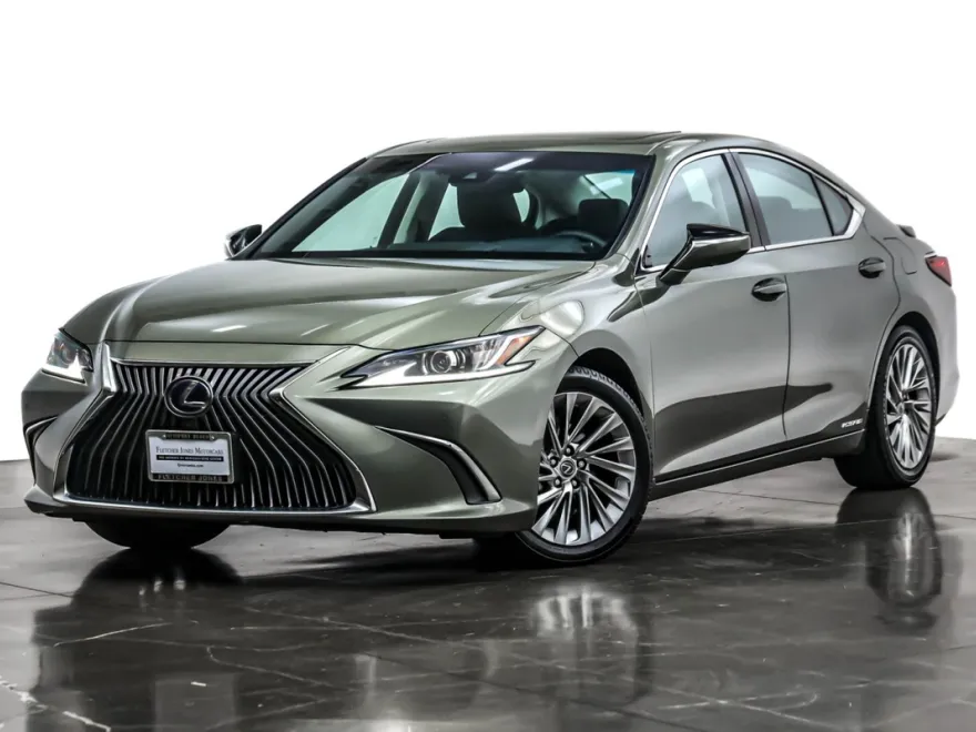 2019 Lexus ES 300h photo 1