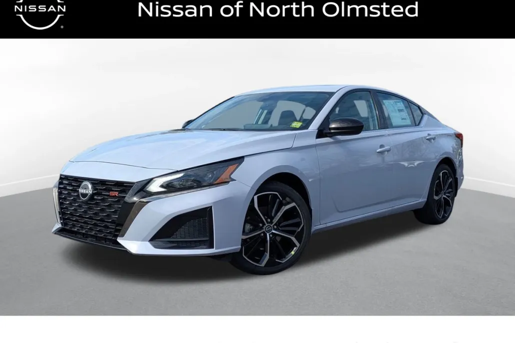 2025 Nissan Altima SR photo 1