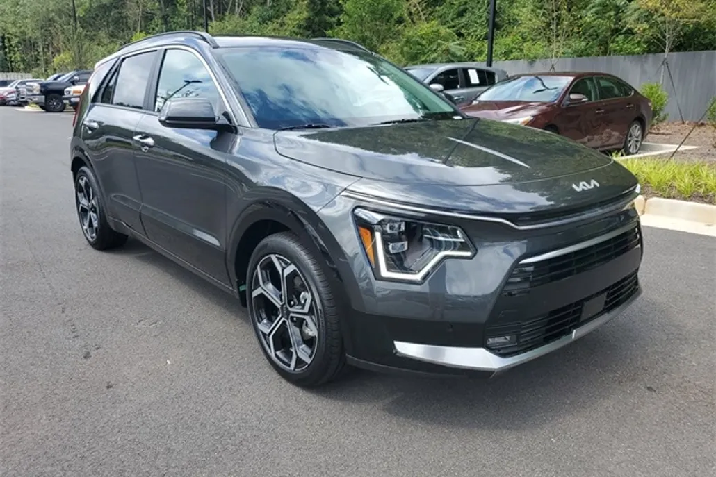2025 Kia Niro Plug-In Hybrid SX photo 1