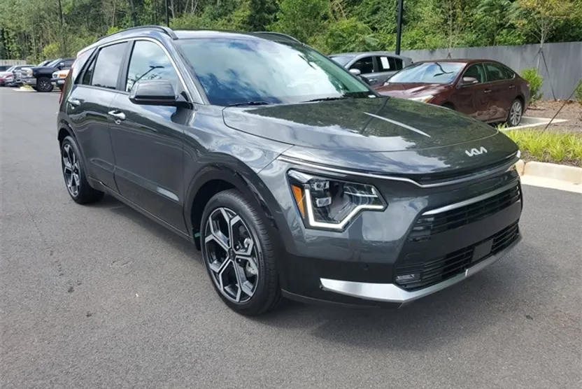 2025 Kia Niro Plug-In Hybrid SX photo 1