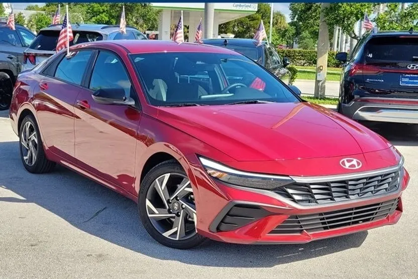 2025 Hyundai Elantra SEL Sport photo 1