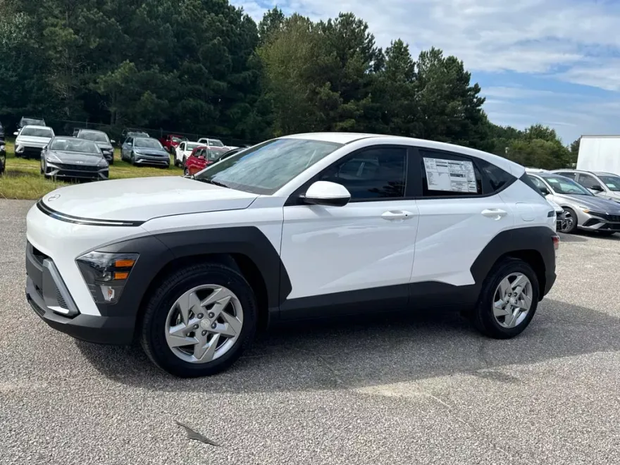 2026 Hyundai Kona SE photo 1