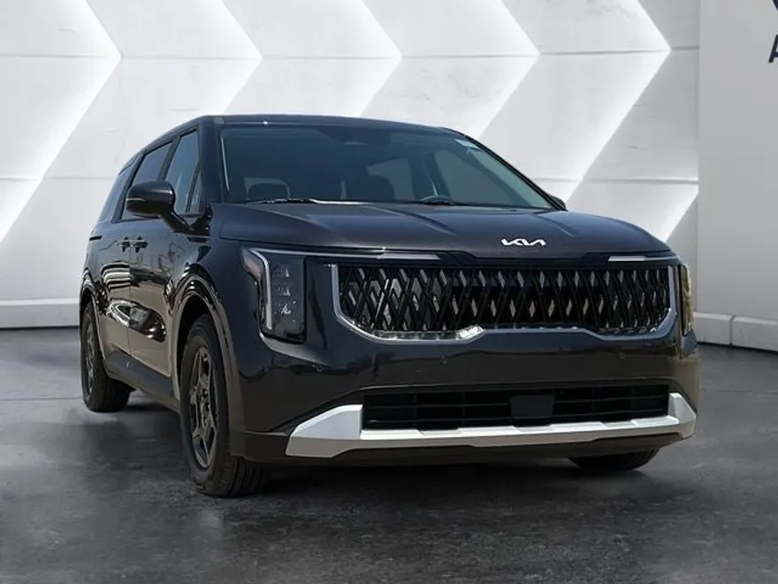 2025 Kia Carnival LXS photo 1