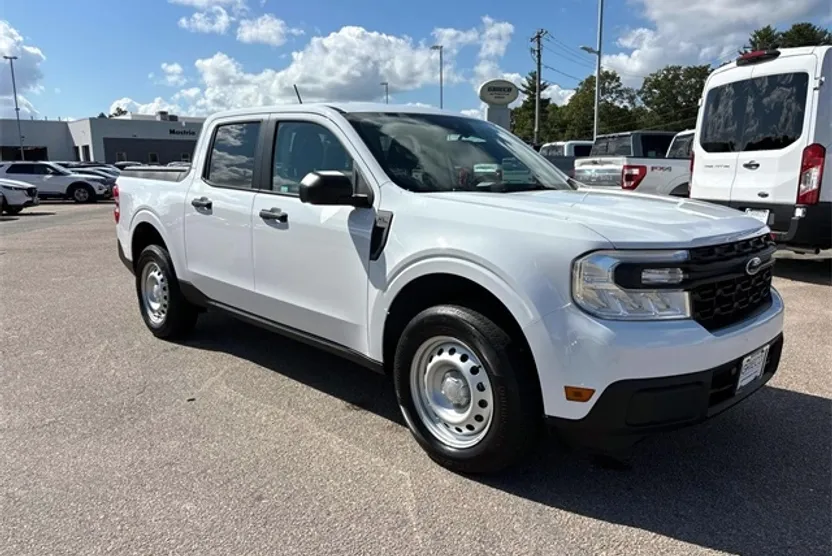 2024 Ford Maverick XL photo 1