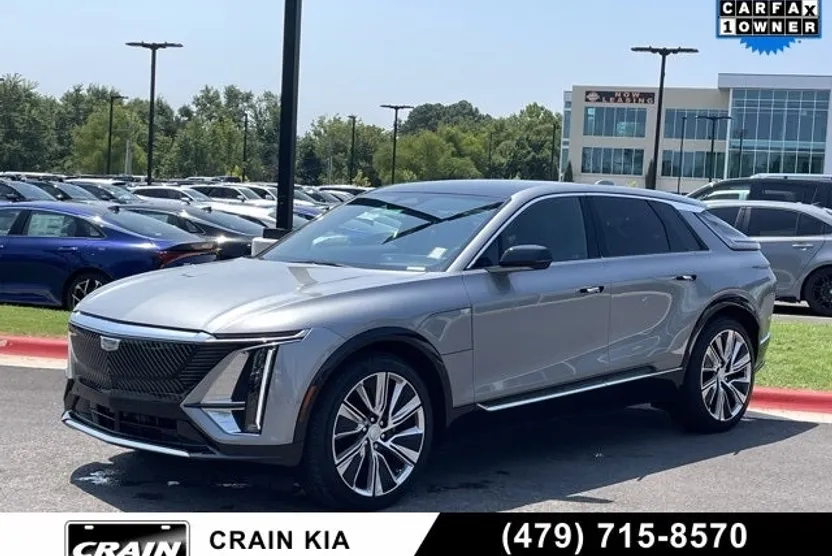 2024 Cadillac Lyriq Luxury photo 1