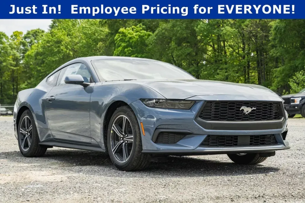 2025 Ford Mustang EcoBoost photo 1