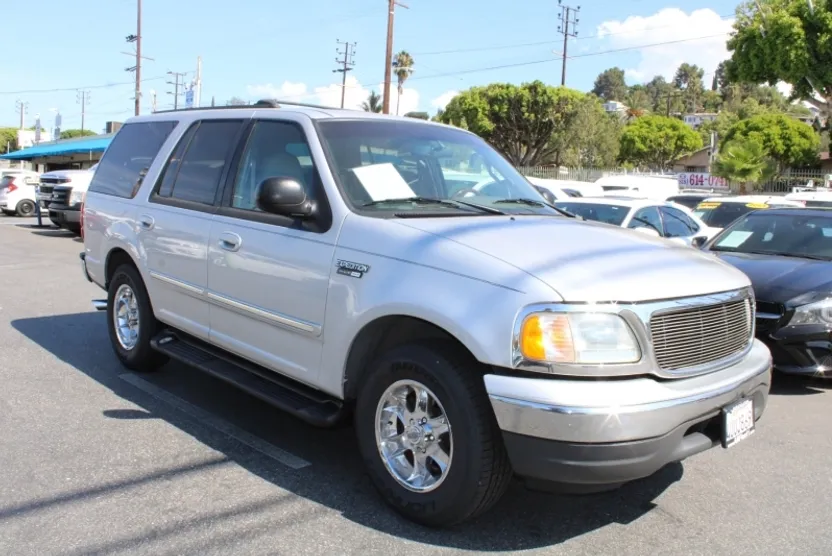2002 Ford Expedition XLT photo 1