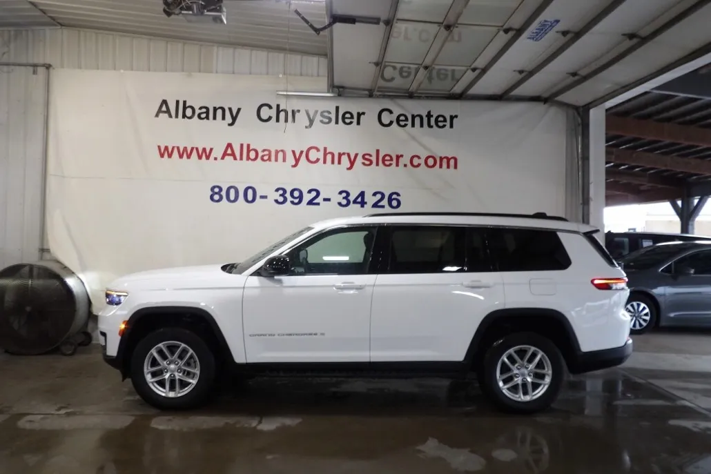 2024 Jeep Grand Cherokee Laredo photo 1