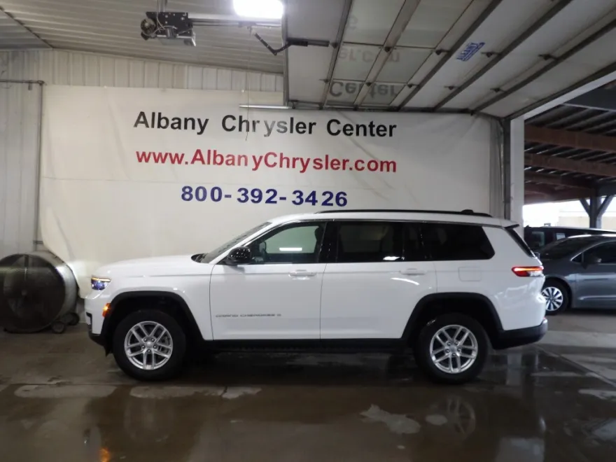 2024 Jeep Grand Cherokee Laredo photo 1