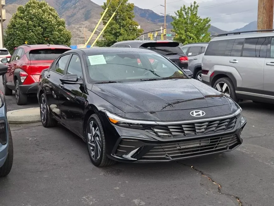 2025 Hyundai Elantra SEL Sport photo 1