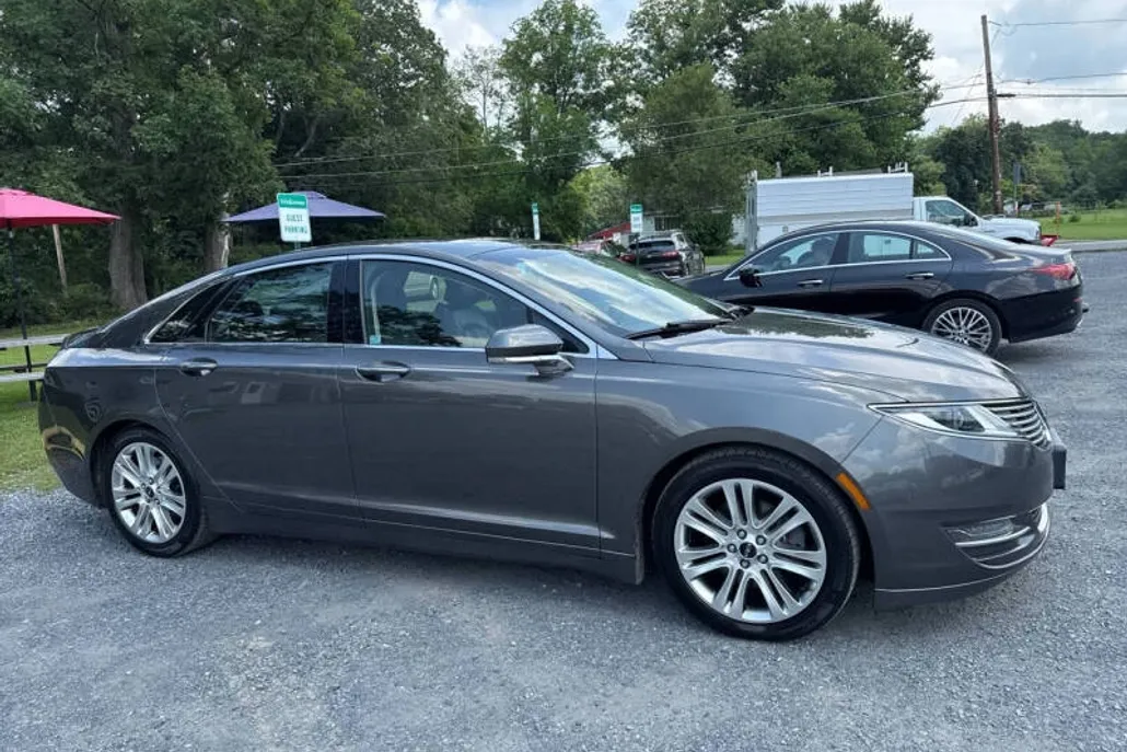 2016 Lincoln MKZ photo 1