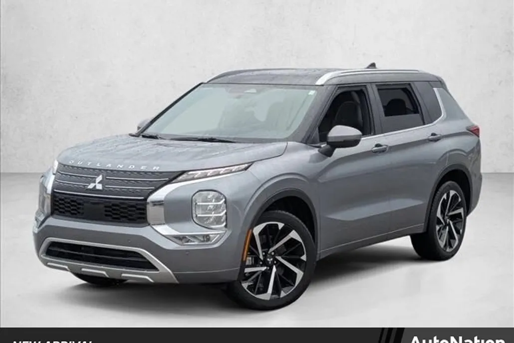 2023 Mitsubishi Outlander SEL photo 1