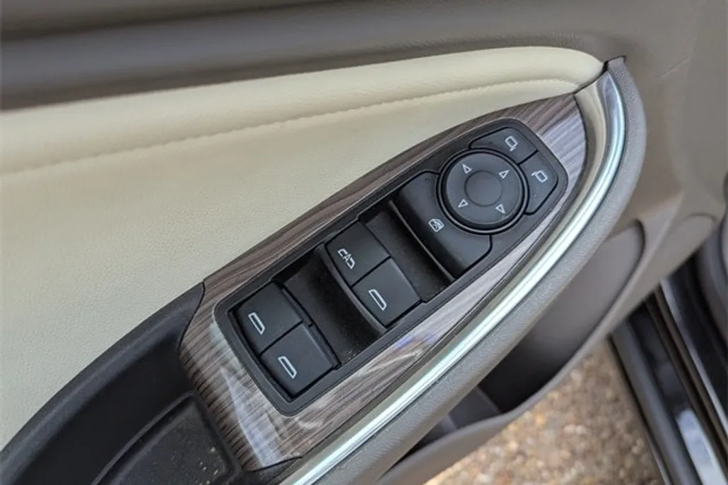 2024 Chevrolet Malibu Premier 2LT photo 1