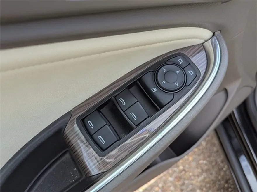 2024 Chevrolet Malibu Premier 2LT photo 1