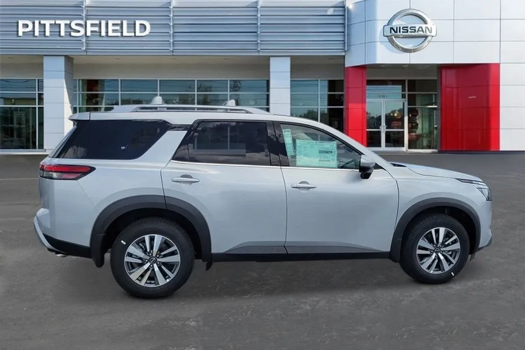 2025 Nissan Pathfinder SL photo 1