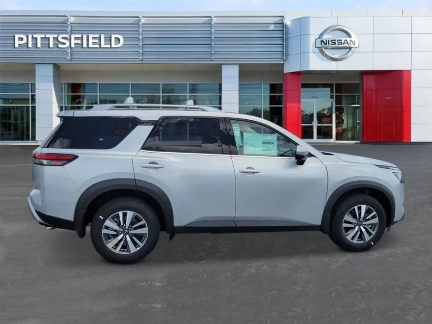 2025 Nissan Pathfinder SL photo 1