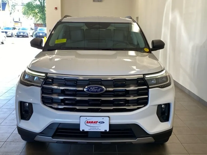 2025 Ford Explorer photo 1