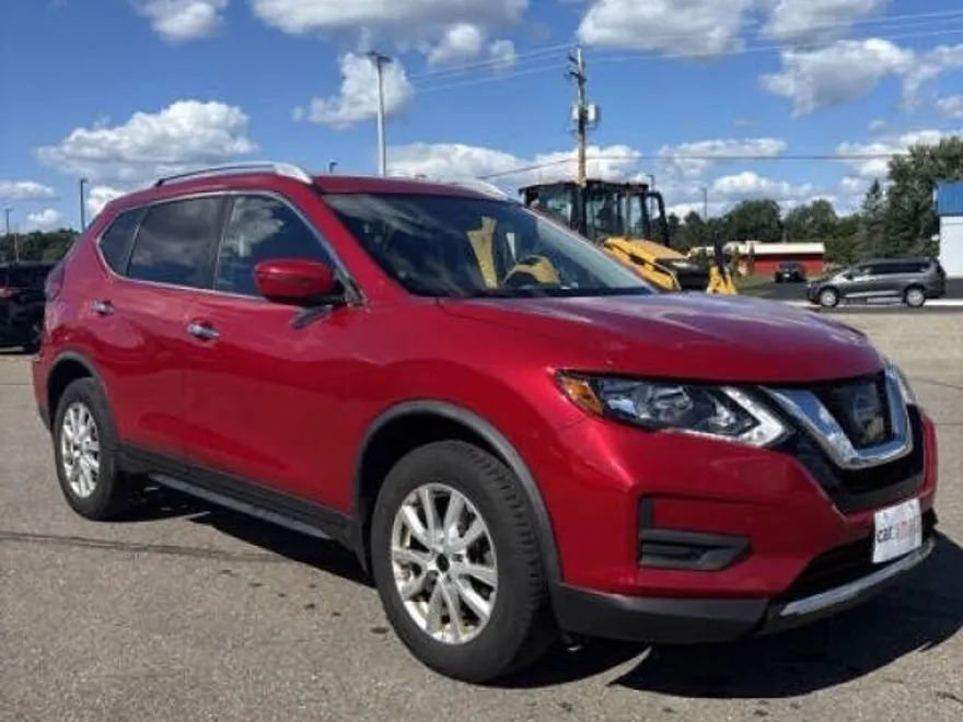 2017 Nissan Rogue SV photo 1