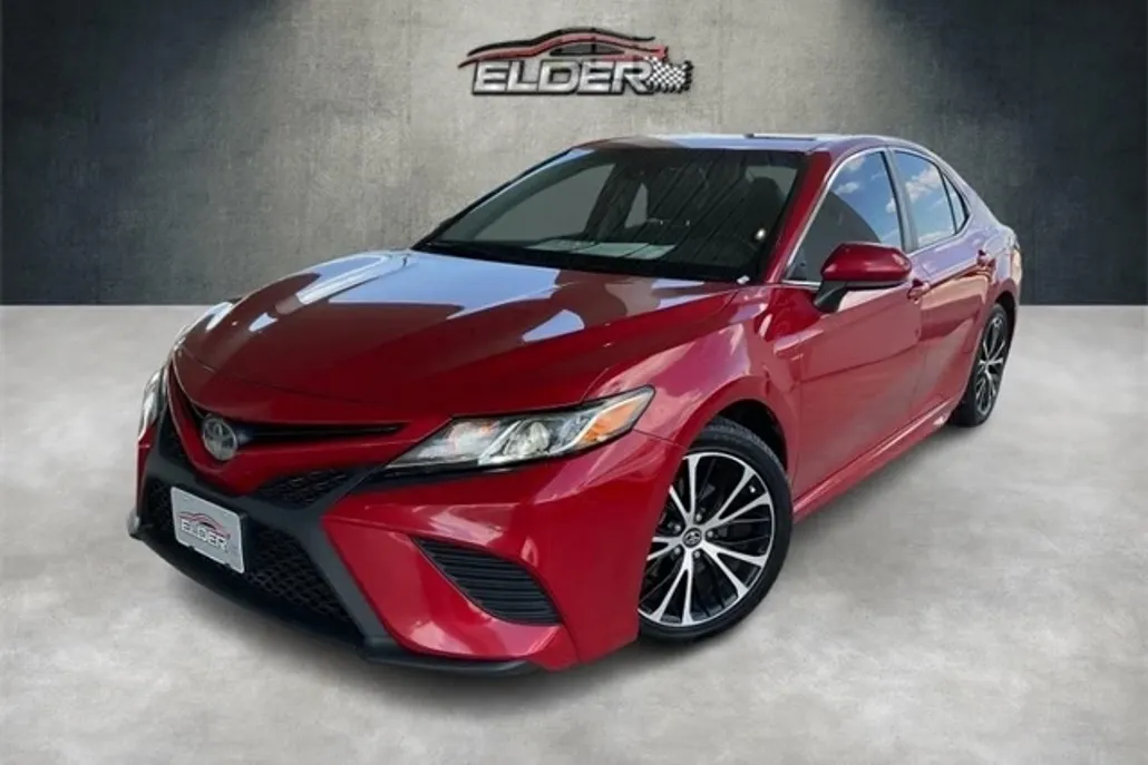 2019 Toyota Camry SE photo 1