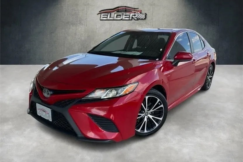 2019 Toyota Camry SE photo 1