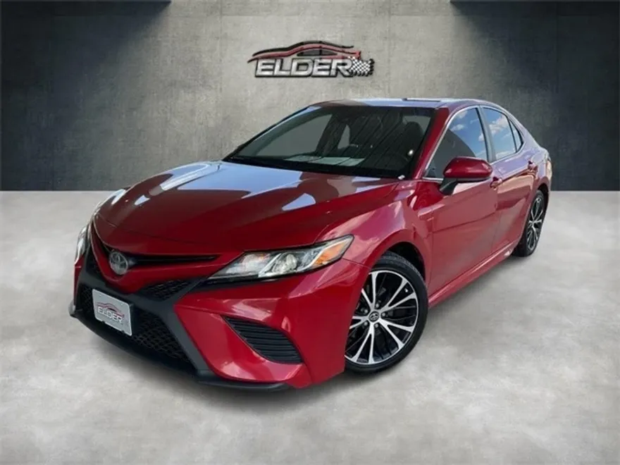 2019 Toyota Camry SE photo 1